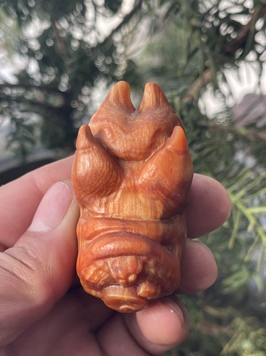 长白山雷击木琥珀木雕刻猪蹄搂钱扒手把件松木松香味浓