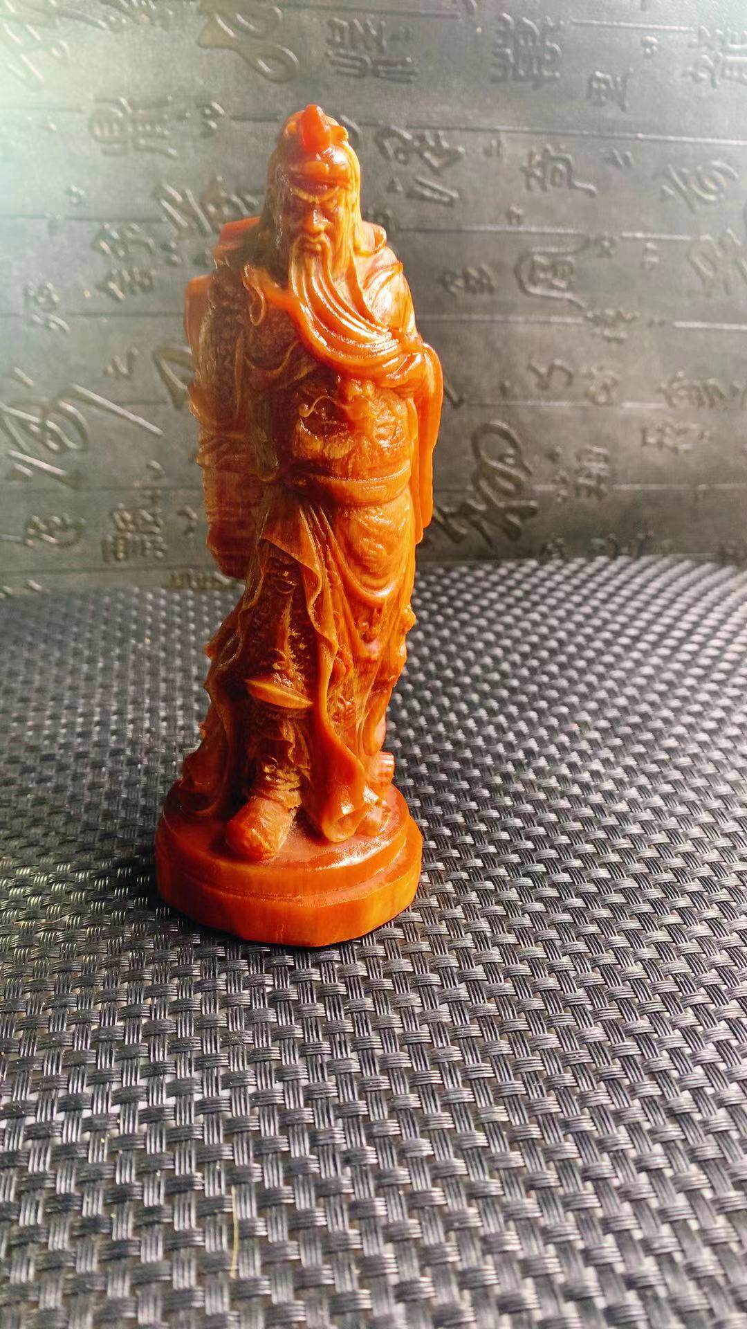 琥珀木长白山雕刻手把件小摆件