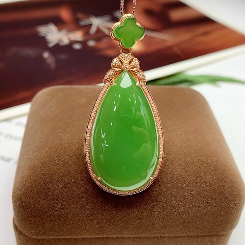 天然和田玉碧玉水滴吊坠精品时尚18K金镶玉碧玉苹果绿玉坠项链女