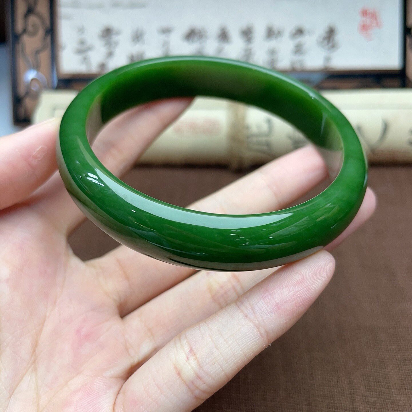 天然和田玉碧玉手镯玉镯子女款菠菜绿手镯妈妈玉石正品大圈玉镯子