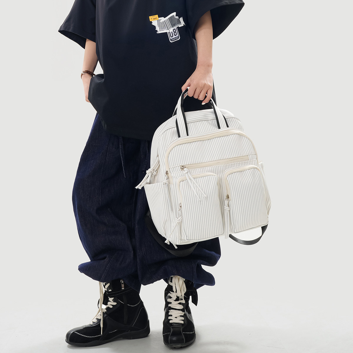 新品2026简约条纹双肩背包男女学生书包大容量多口袋休闲背包白色