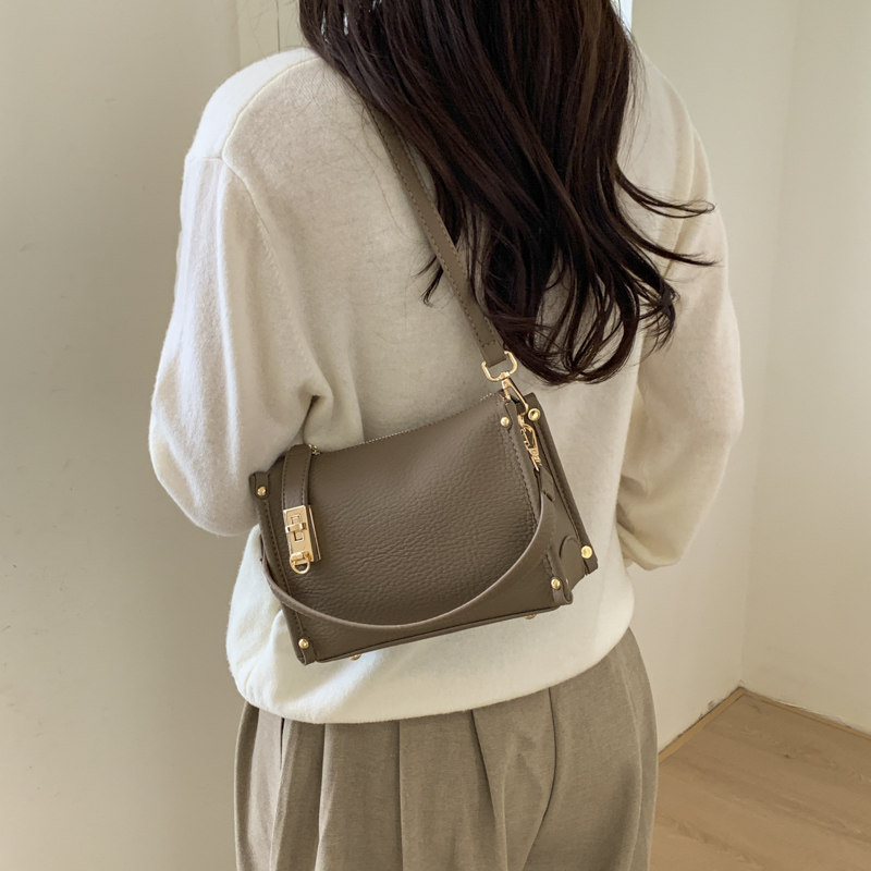 THE COLE新品轻奢小方包女2026简约复古斜挎包高级感单肩手提包,箱包皮具/热销女包/男包,通用款女包,淘宝优惠券,粉丝福利购,淘宝优惠卷