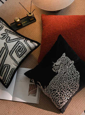 LING现代轻奢客厅沙发抱枕绒布绣花金钱豹黑色靠垫样板房床头靠枕