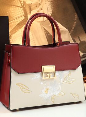 新中式国风刺绣红色年女