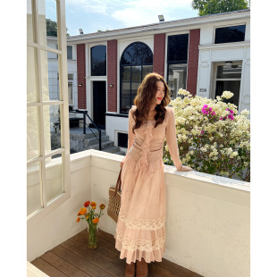 吴宝珠 度假风橘粉色扎染蕾丝拼接半身裙长裙2026春夏 法式