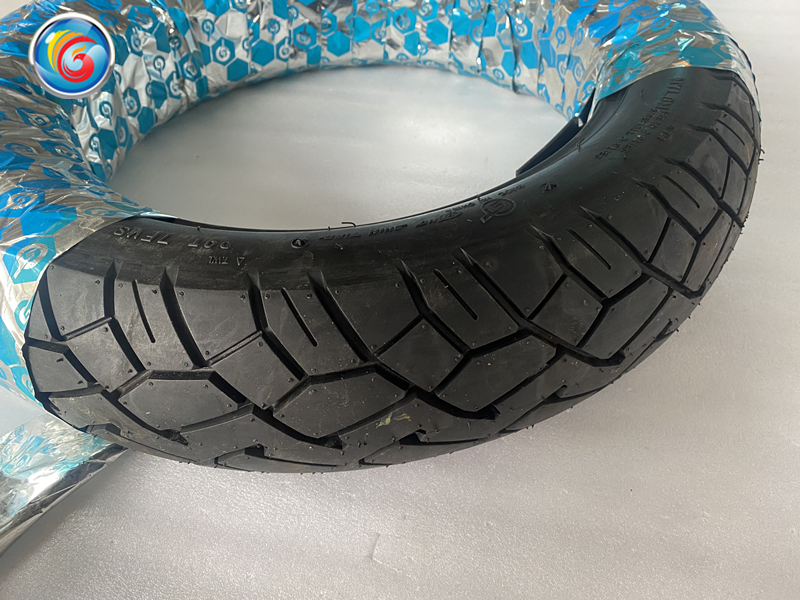 QJ250-J-3摩托车后轮胎外胎