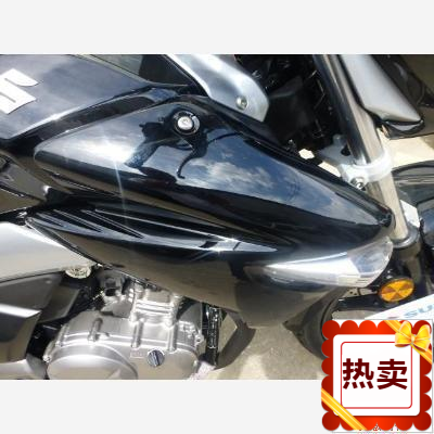 适用铃木骊驰GW250 油箱前右装饰盖连转向灯装饰罩护罩护板黑色