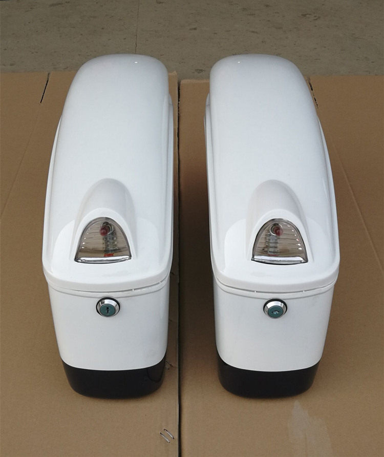 适用铃木GZ125HS 美式太子后边箱侧箱行李箱挂箱尾箱蓝白色摩托车