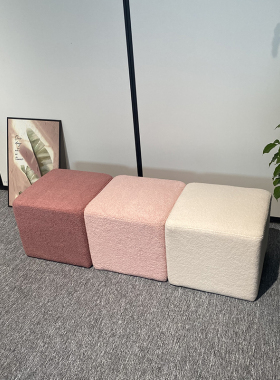 北欧轻奢创意换鞋凳子客厅矮凳家用网红梳妆凳羊羔绒休闲阳台墩子