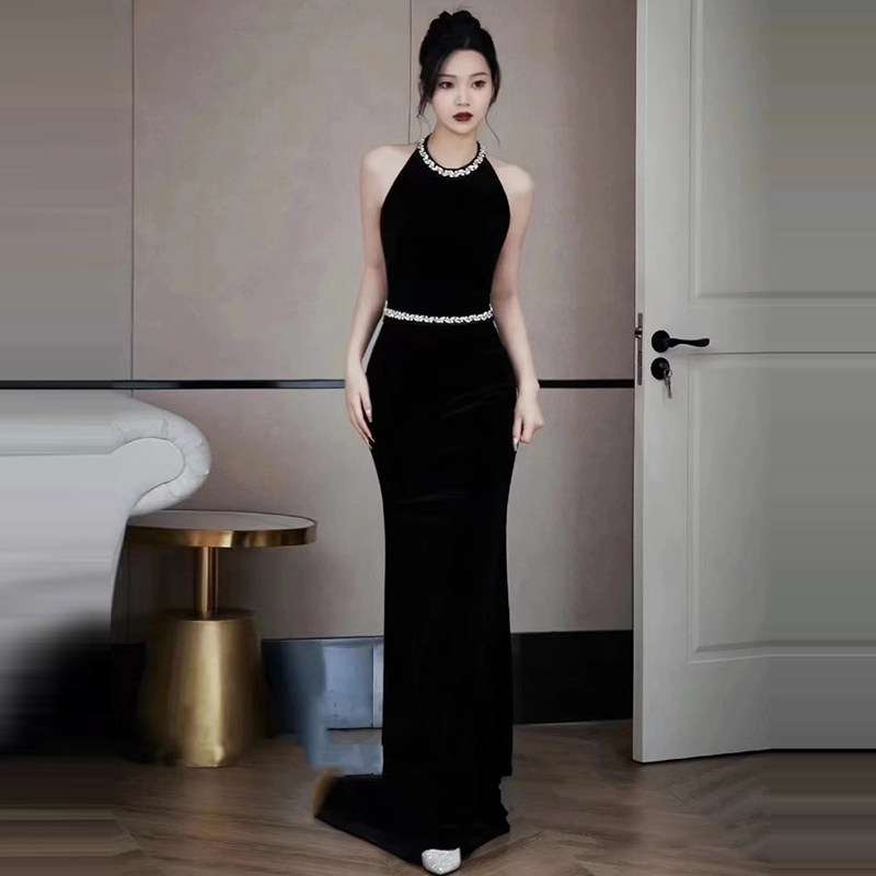 名媛气质挂脖露肩长裙黑色丝绒晚礼服钉珠镶钻收腰显瘦鱼尾连衣裙
