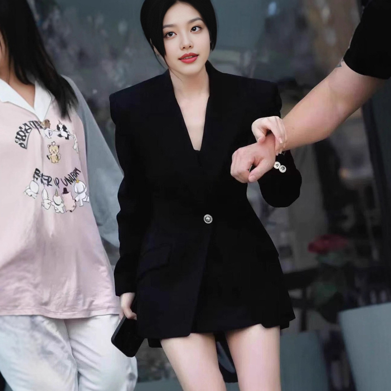 黑色修身通勤风一粒扣西装外套女