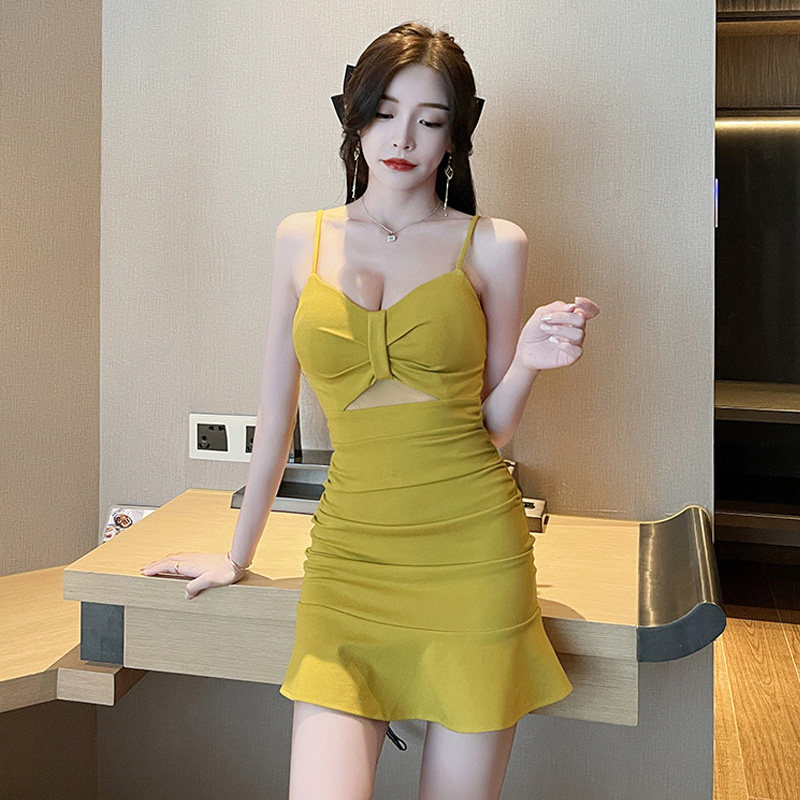 修身显瘦v领吊带包臀性感连衣裙