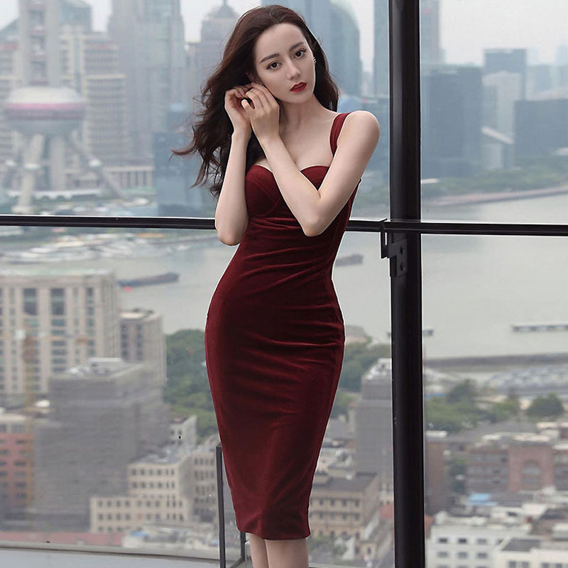 性感裹胸露背吊带裙酒红丝绒礼服