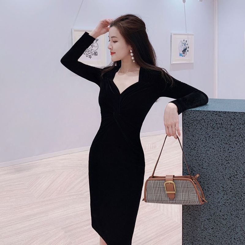 金丝绒气质轻奢赫本风黑色连衣裙