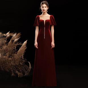 丝绒小个子高级感新娘酒红色订婚礼服法式轻奢显瘦裹胸长款连衣裙
