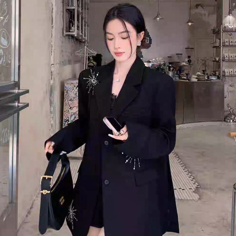 黑色重工镶钻设计感高级西服外套