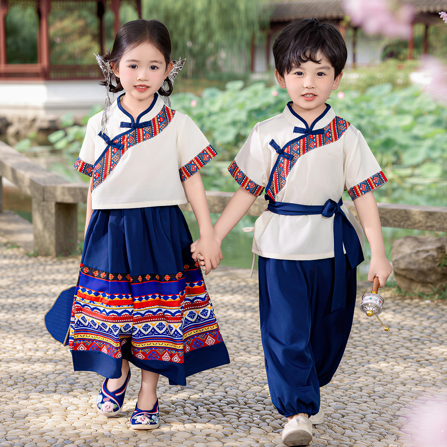 六一节少数民族服装儿童苗族壮族彝族哈尼族瑶族舞蹈演出服饰男童