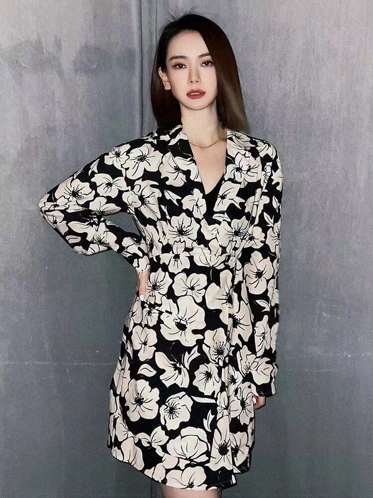 ED戚薇杨彩玉同款春秋款虞美人花朵印花西装领长袖显瘦设计连衣裙