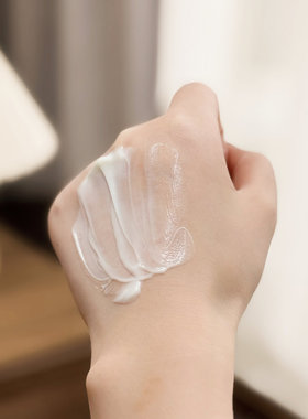 代胡伯N乌香氛护手霜30g*3支