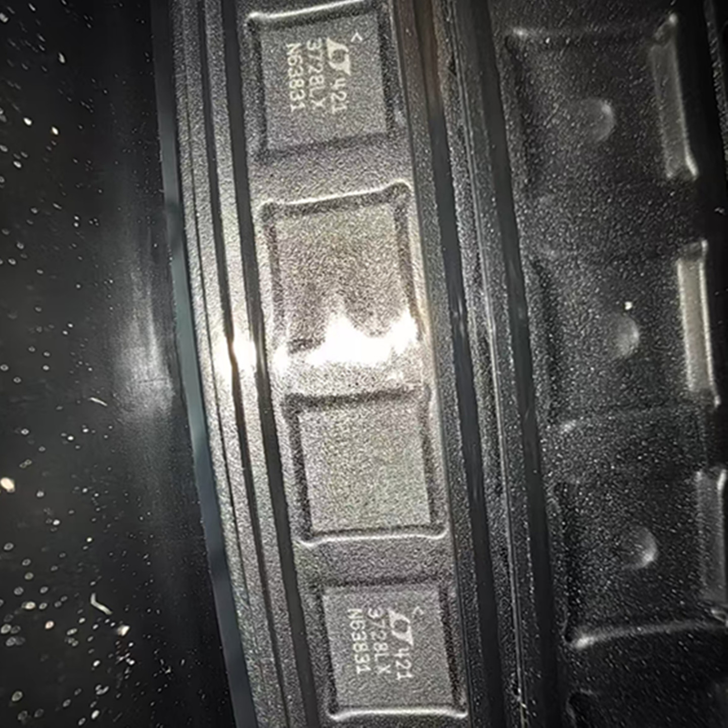 LTC3728LXCUH  LT3728LXCUH QFN32 丝印：3728LX 控制器 全新原装