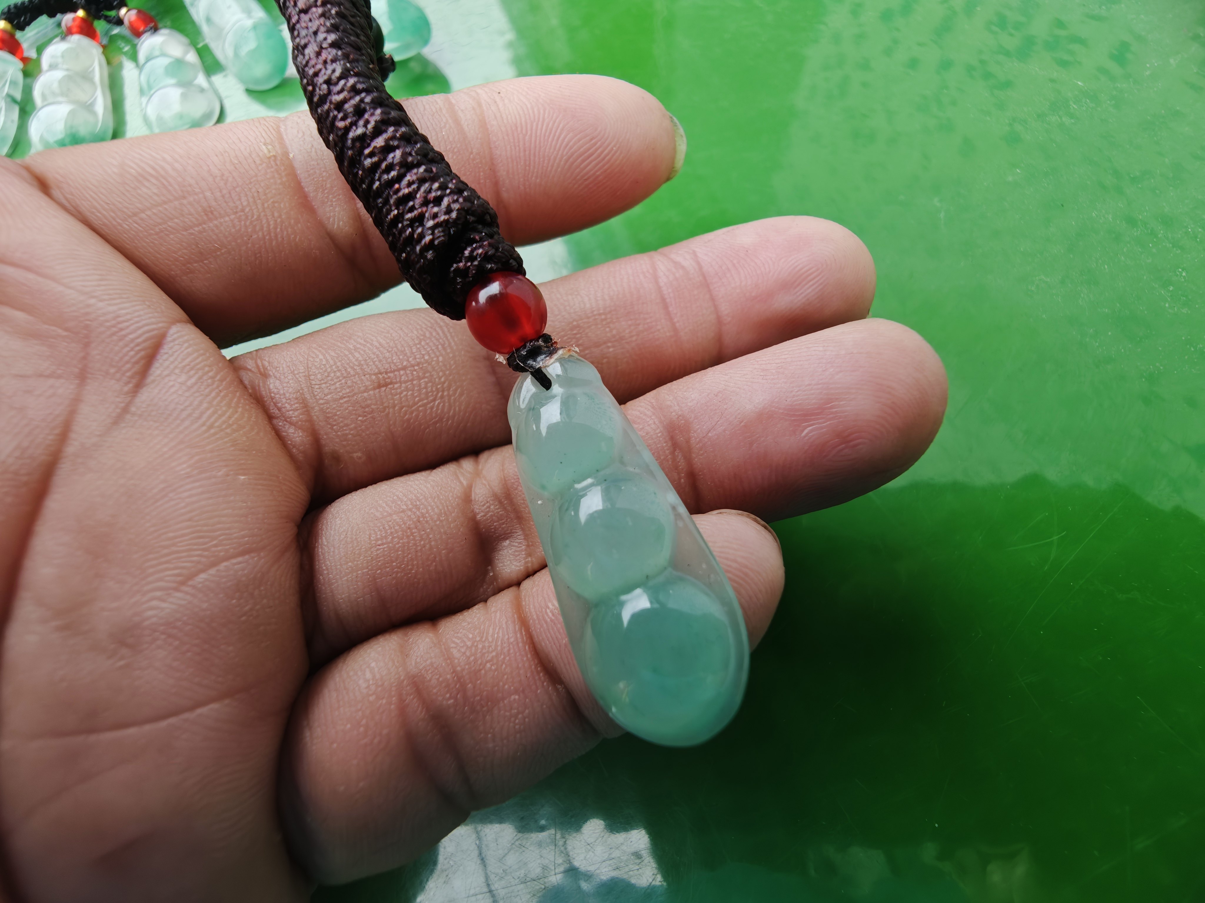 新款促销非洲翠福豆吊坠玉石四季豆颈饰女生挂件毛衣链吉祥物摆件