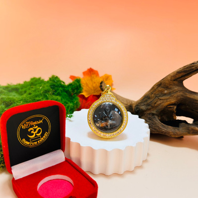 泰国佛牌搬运工 龙婆瑞2553象神，力南皮材质，意大利金壳