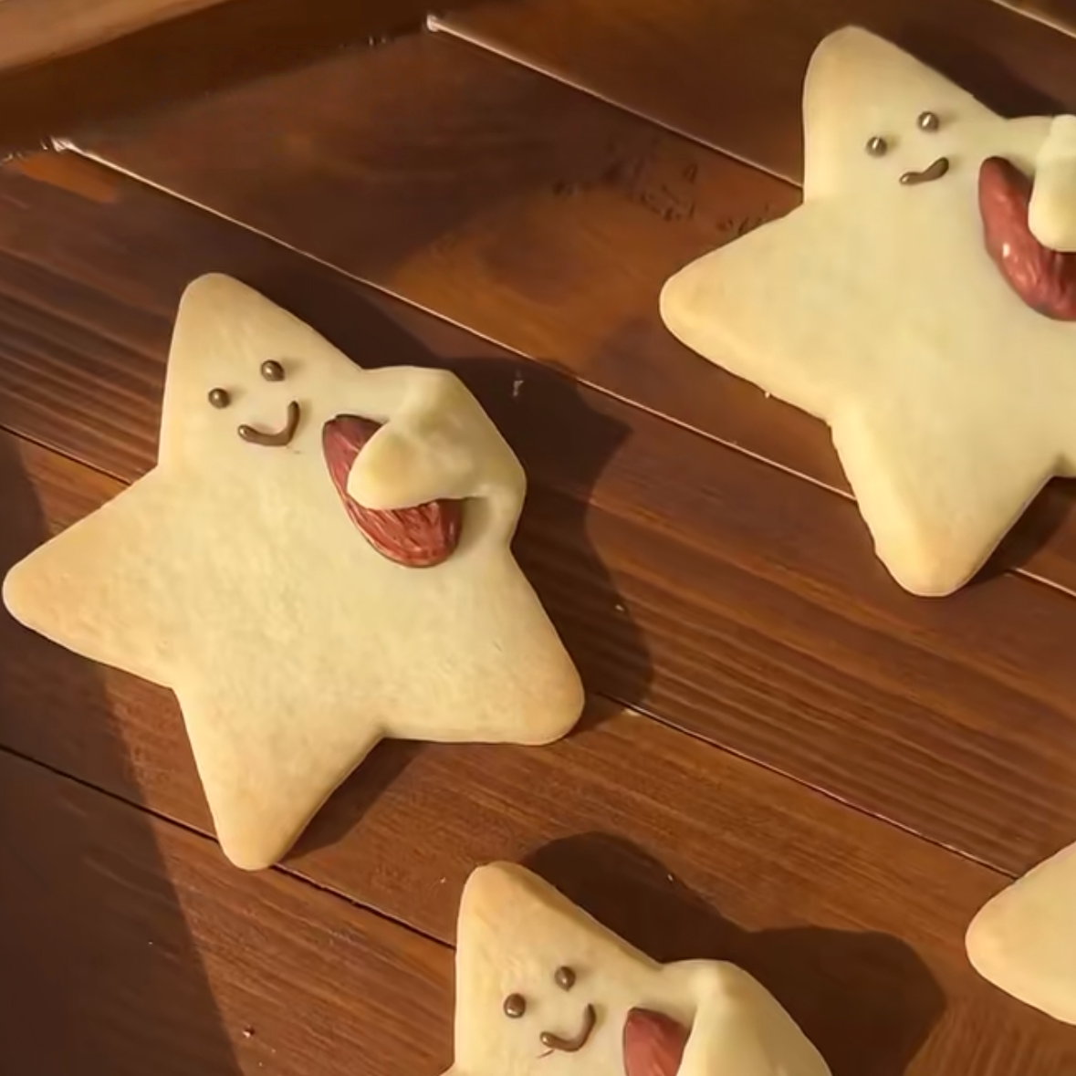 抱杏仁星星饼干抱抱星胖大星海星零食饼干礼物黄油曲奇儿童生日盒