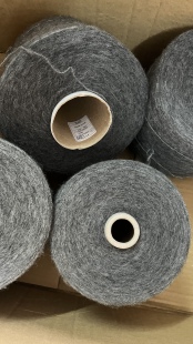 康赛妮AMARA拉毛纱天然纤维 温暖舒适的羊绒与珍贵的白厂丝结合