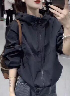 短款冲锋衣连帽通勤外套女2025年新款春秋款小个子宽松休闲上衣