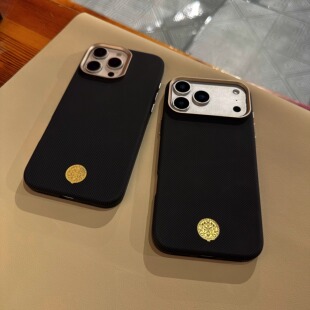 iPhone17promax手机壳黑色高级感满满PC纹理17pro黄财神极简风保护套