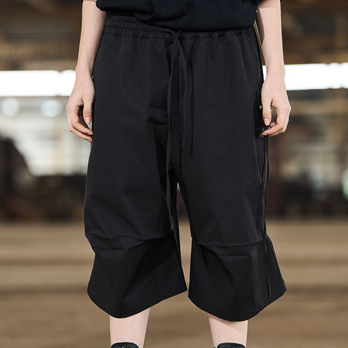 立体捏褶基础廓形拉链休闲短裤