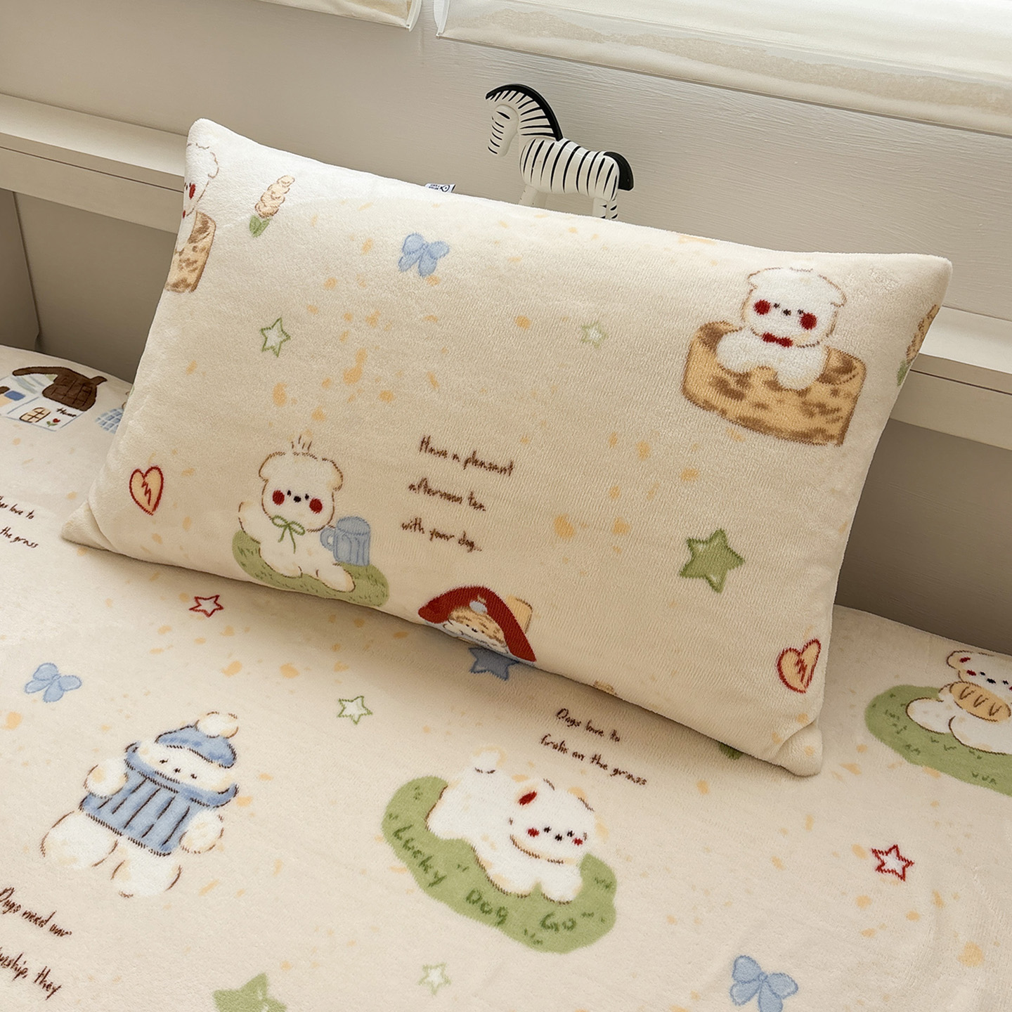 唐朝一只鱼牛奶绒房子小狗枕套