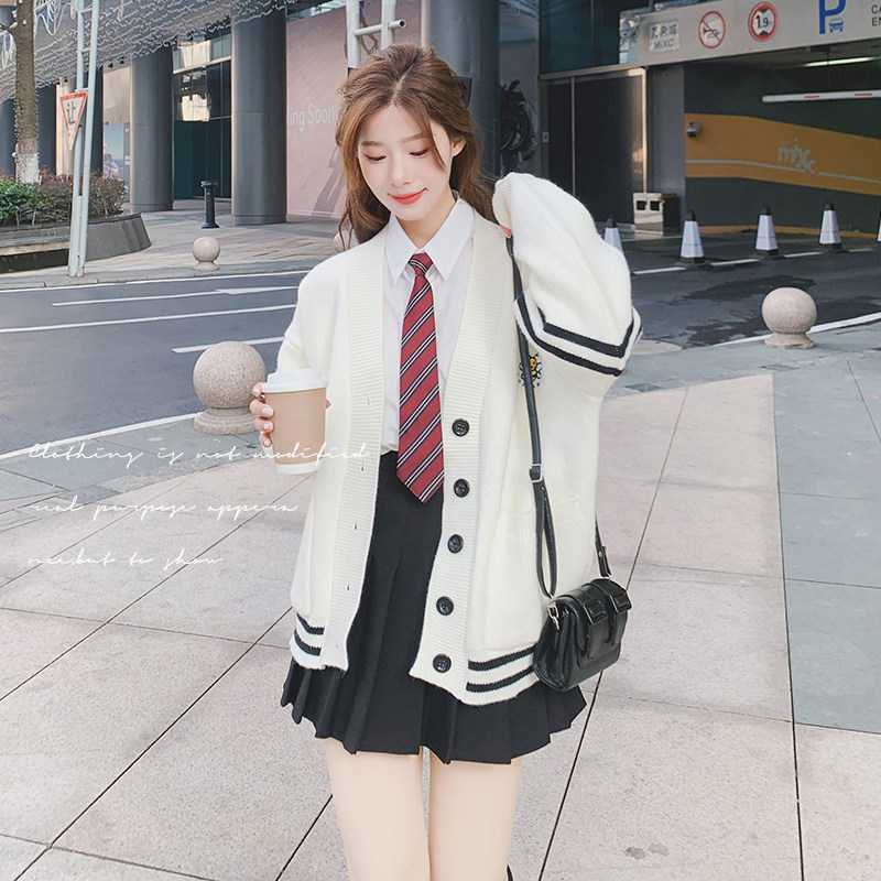 秋冬季新款小个子温柔穿搭女学院风针织毛衣外套百褶裙图片