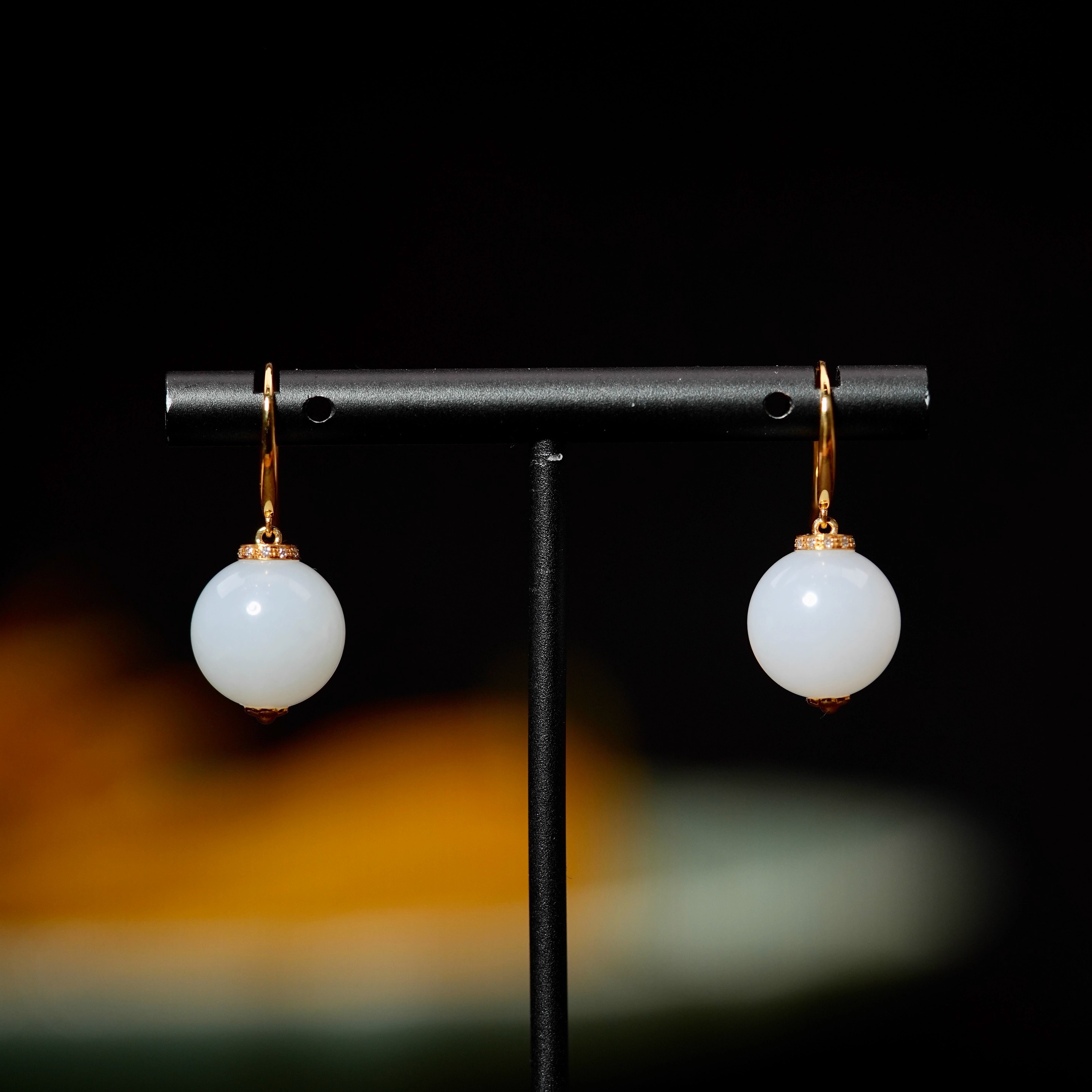 新疆和田白玉18k金镶嵌钻石素简挂钩款卡12mm圆珠女耳环耳坠耳饰