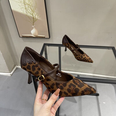 配裙子气质复古细跟尖头玛丽珍鞋