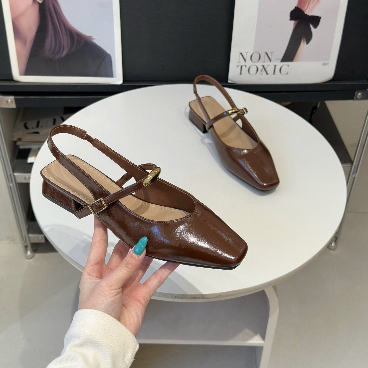 配裙子气质方头后空单鞋女2026春夏新款法式粗跟低跟复古包头凉鞋,女鞋,时装凉鞋,淘宝优惠券,粉丝福利购,淘宝优惠卷