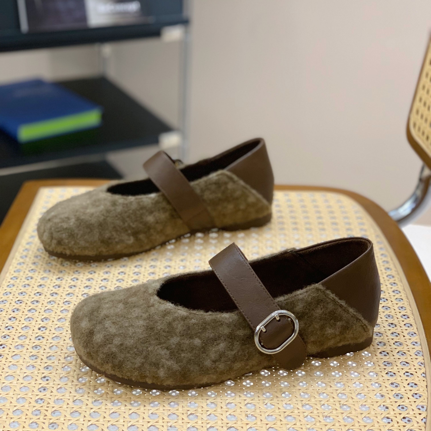 一脚蹬通勤显脚小时尚芒果头单鞋