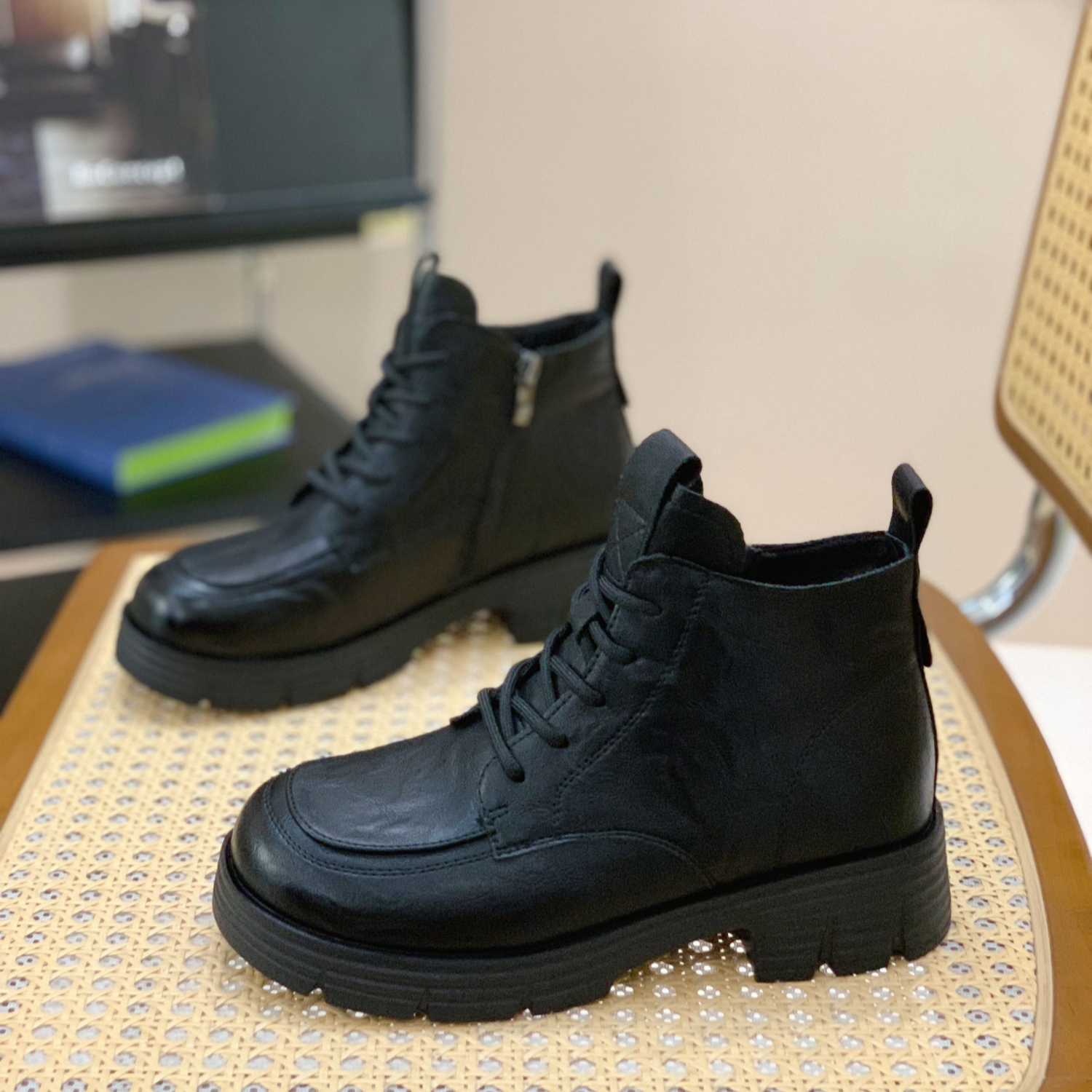 时尚经典不过时简约通勤软底靴子