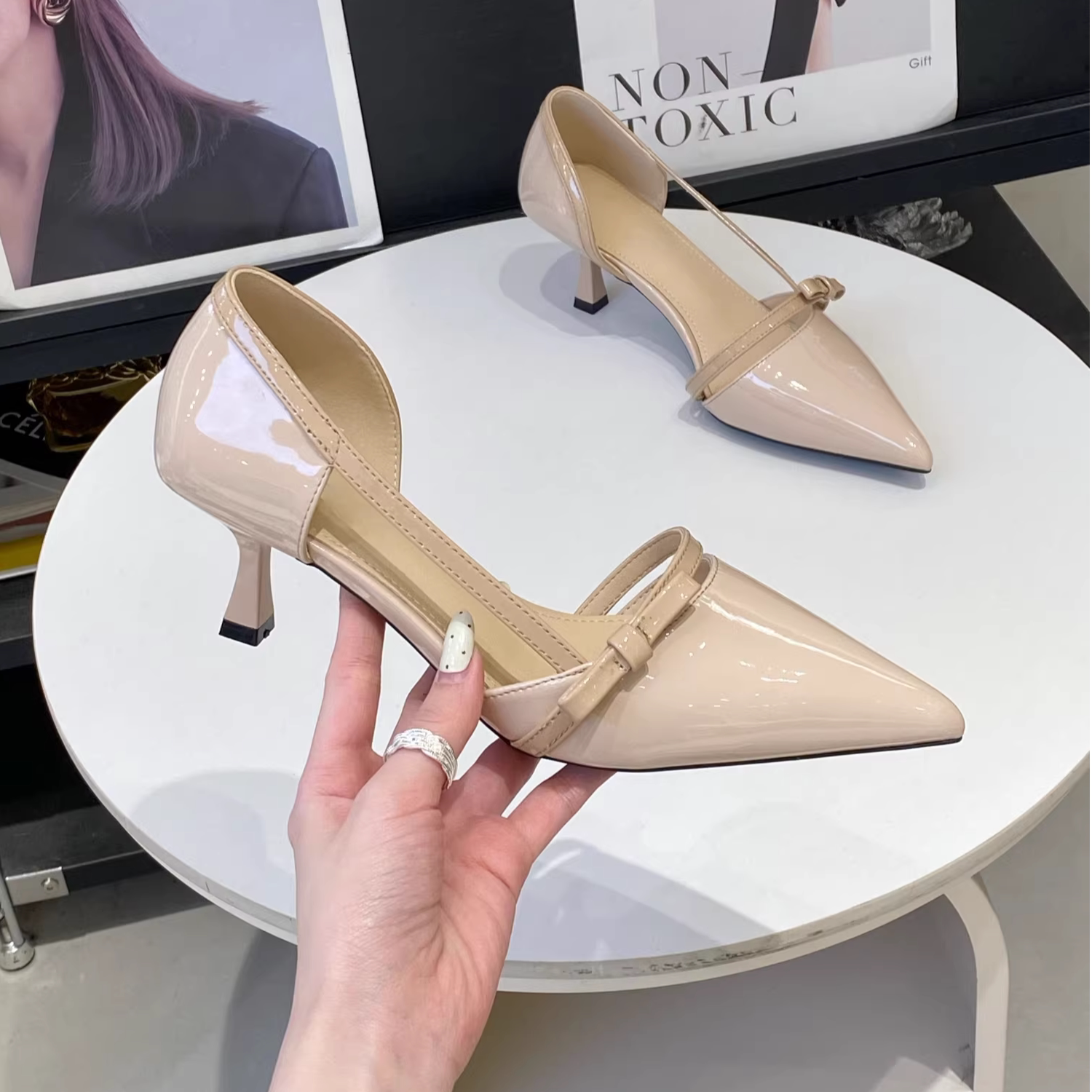 法式气质尖头细跟凉鞋女2026春夏新款配裙子浅口漆皮轻熟风高跟鞋