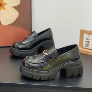 厚底6CM褶皱亮皮乐福鞋女2026春新款小个子增高显瘦英伦风小皮鞋