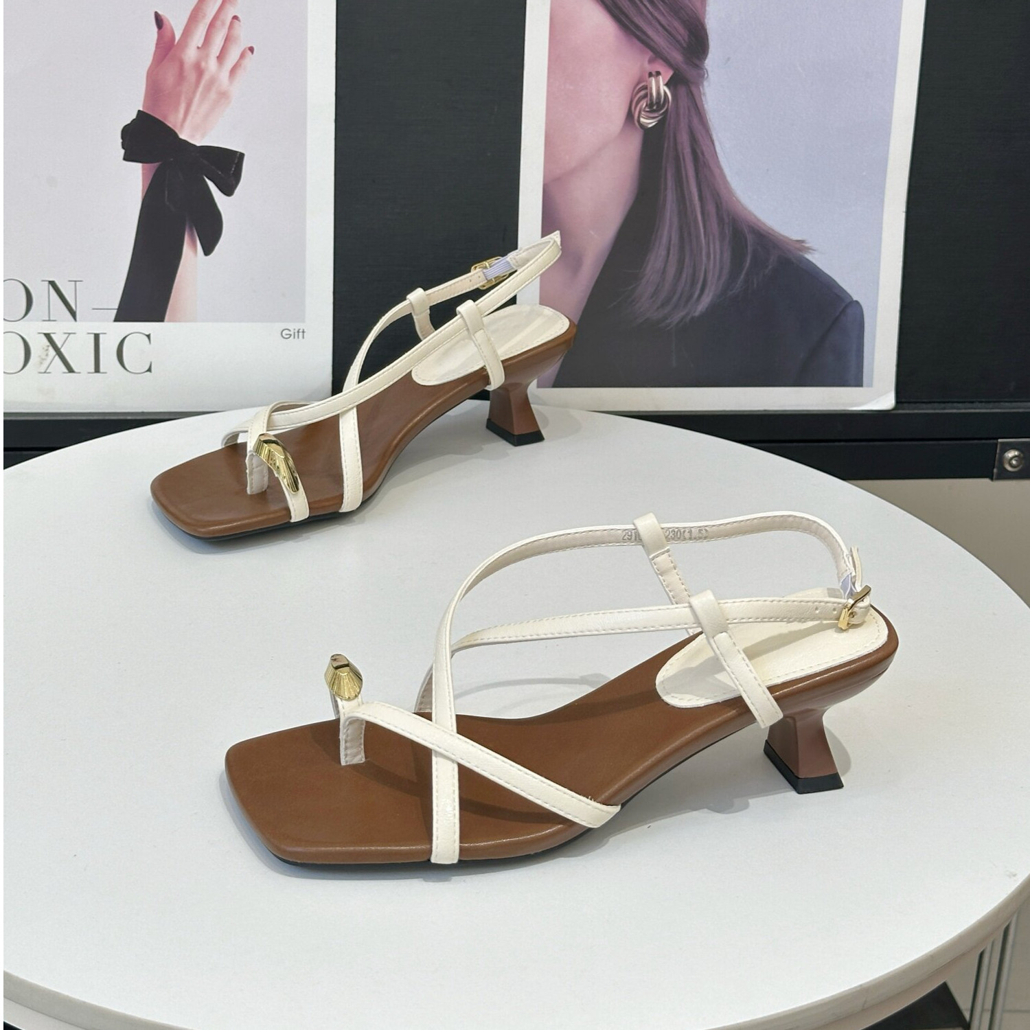法式小众设计感套趾凉鞋女2026夏季新款高级感细跟方头复古罗马鞋