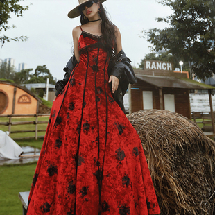 麦叙原创《红色妖姬》法式复古蕾丝玫瑰印花性感红丝绒吊带连衣裙