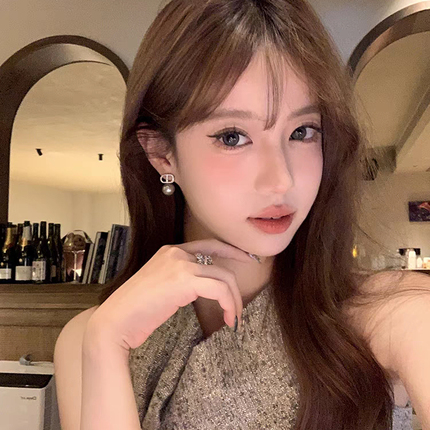 High-End Luxury Letter Cd Earrings 2025 New Style Elegant Pearl Ear Accessories Non-Pierced Mosquito Coil Ear Clips