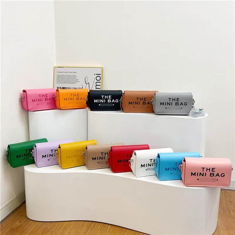 境外爆款时尚方包女2026新款高级感纯色手拿包时尚百搭单肩斜挎包