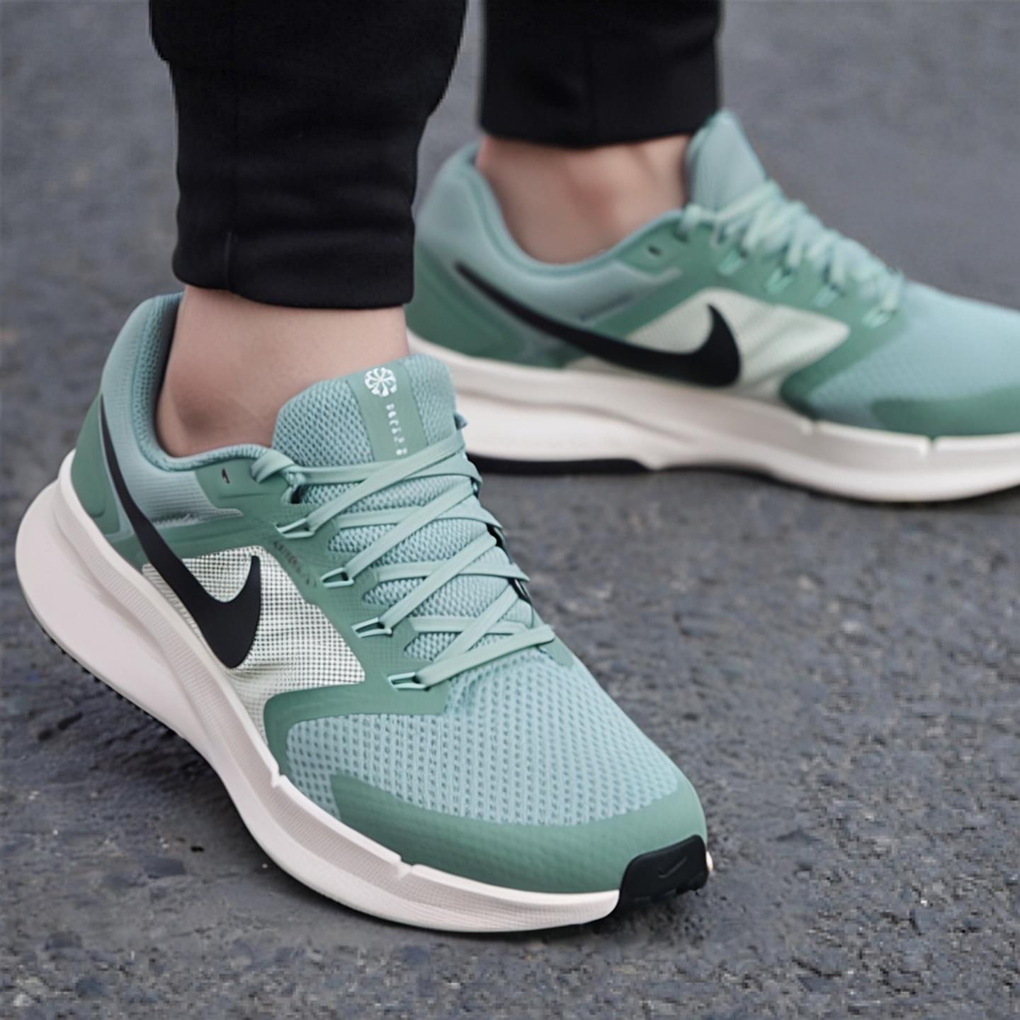 灰色跑步鞋Nike耐克鞋子RUN SWIFT 3运动鞋新款男鞋网面鞋DR2695