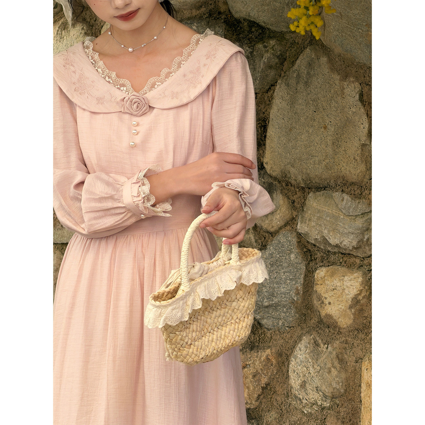 七与珍珠“林间花信”淡雅气质刺绣优雅收腰温柔连衣裙