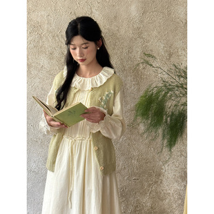 七与珍珠“茉莉清晨” 马海毛淡绿色钩花文艺叠穿马甲毛衣女