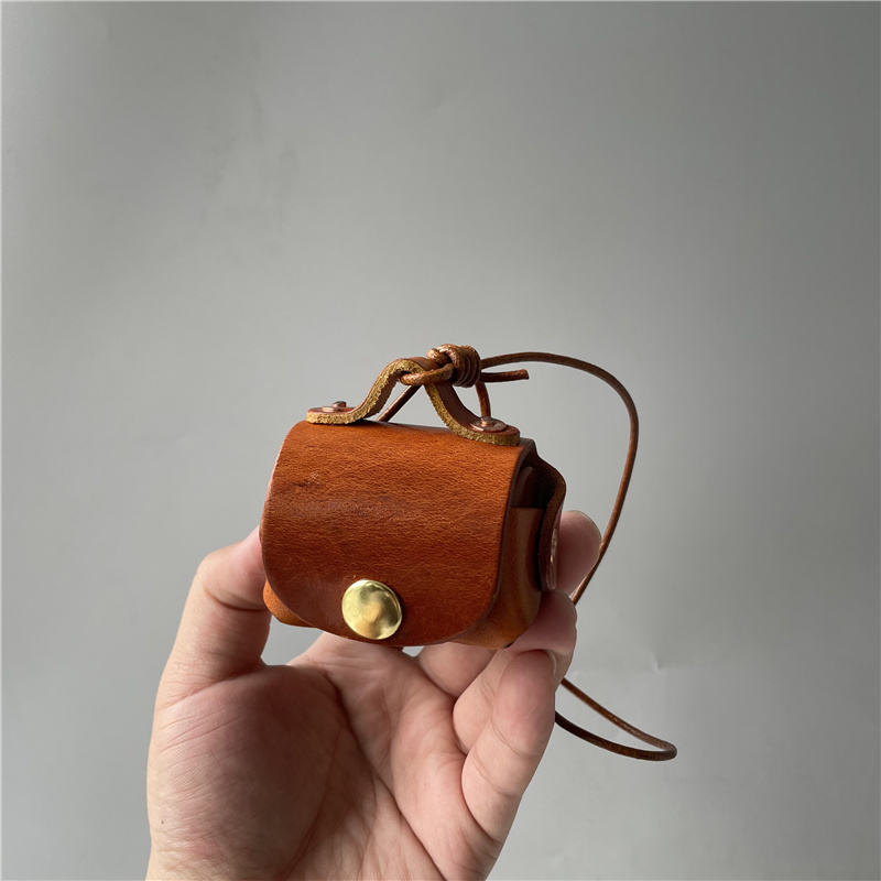 头层植鞣牛皮挂饰迷你耳机包