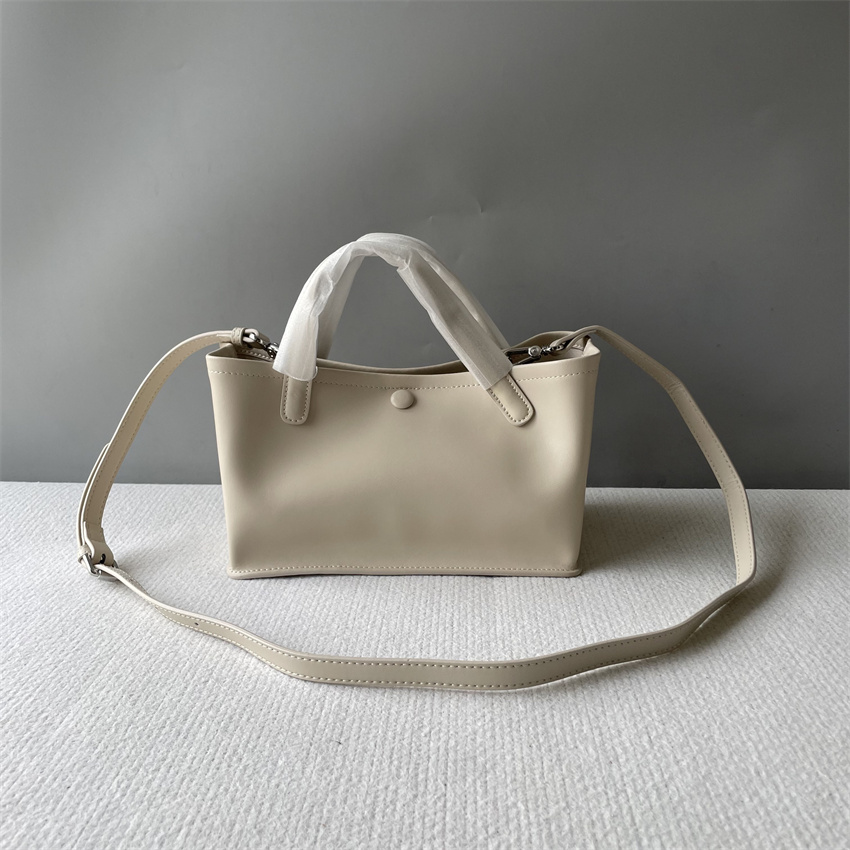 大容量简约高级托特包包2025单肩新款上班百搭时尚通勤爆款女包