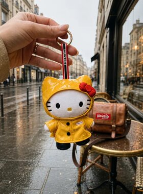黄色雨衣Kitty711联名毛绒挂件